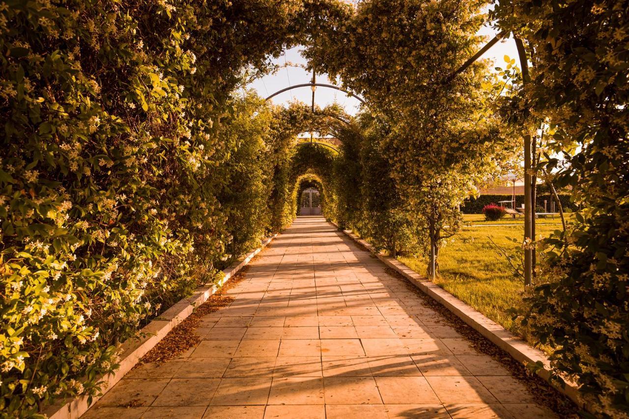 Tenuta Giardini Nuovi Novoli Bagian luar foto